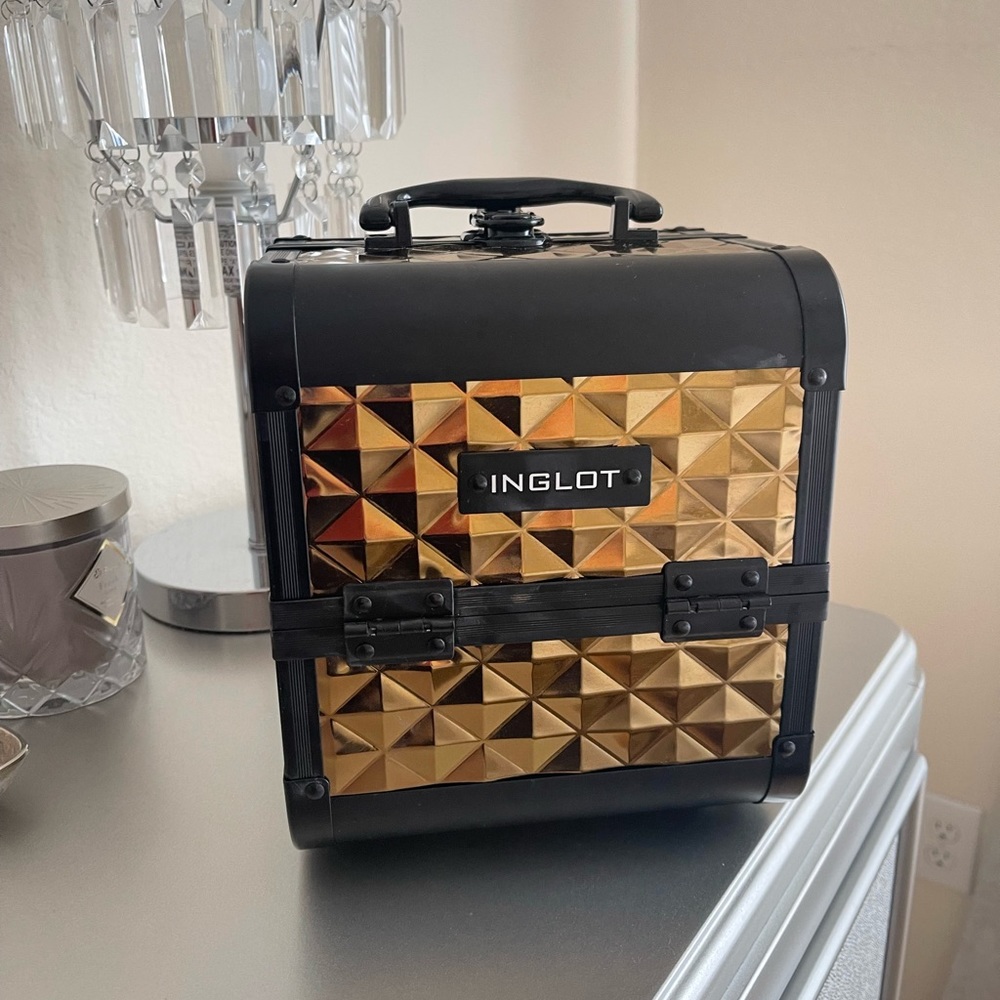 COPY - Inglot makeup case